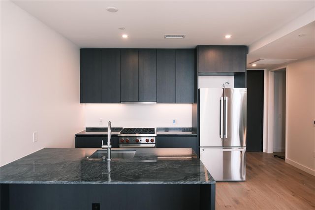 610 Davis St #3110, Austin, TX 78701