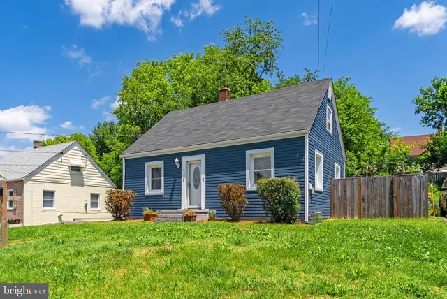 355 W  9th St, Front Royal, VA 22630