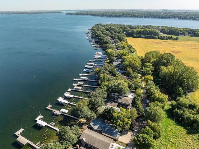 2904 Okoboji Blvd, West Okoboji, IA 51351