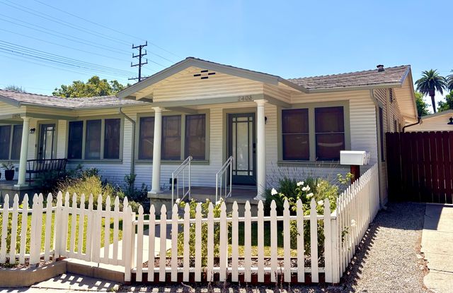 2406 Ridgeview Ave, Los Angeles, CA 90041