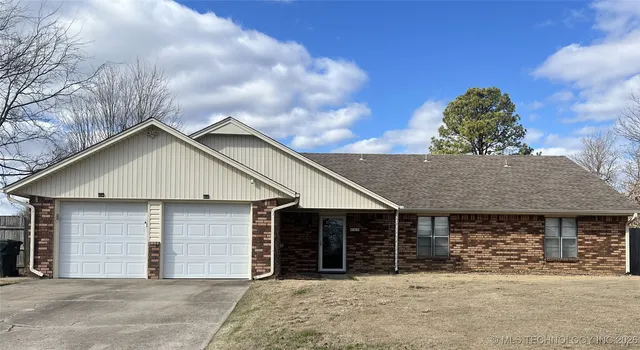 2 Foltz Pl, Muskogee, OK 74403