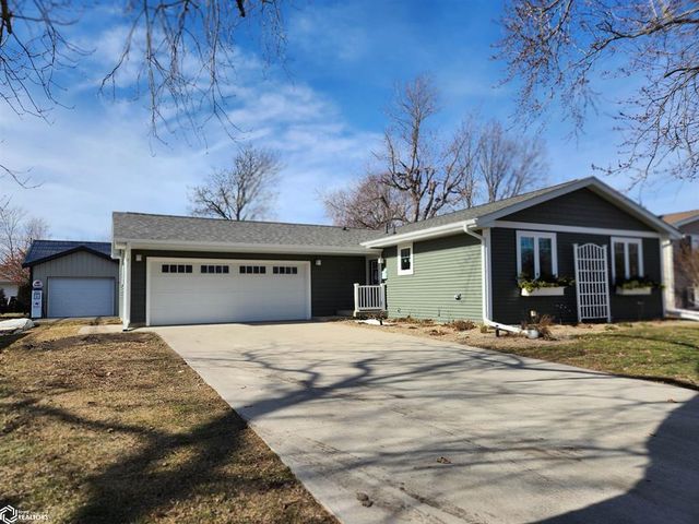 1817 Prince St, Grinnell, IA 50112