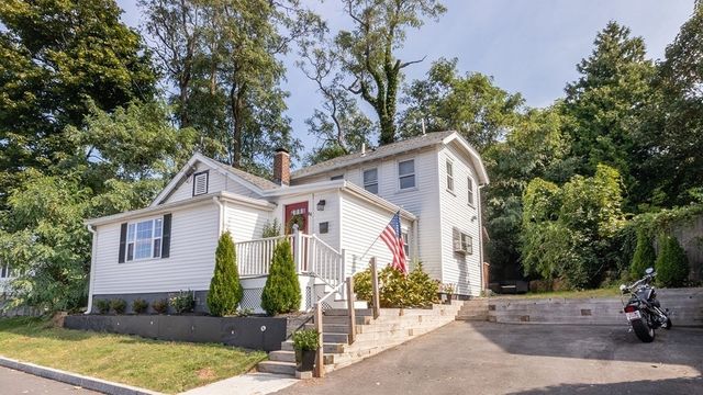 84 Standish Rd, Quincy, MA 02171