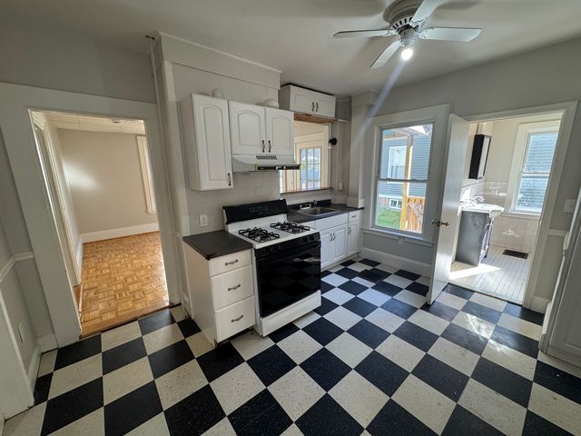 7 Balcomb St #1, Salem, MA 01970