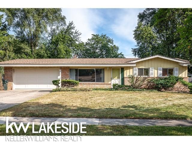 8527 Walnut Hl, Shelby Township, MI 48317