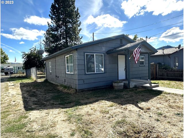 1344 Sunset Ln, Sutherlin, OR 97479