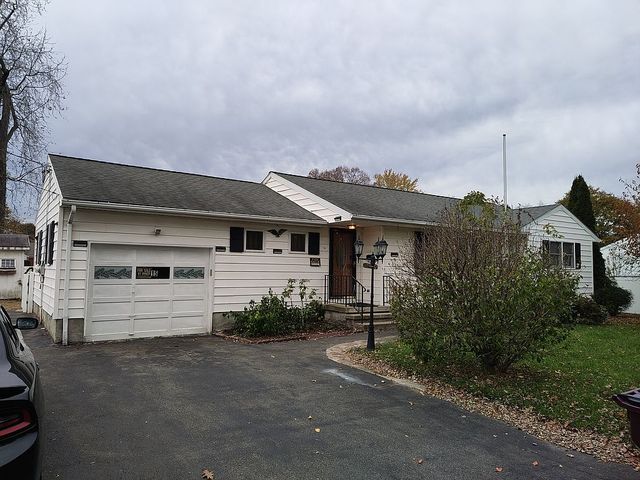 15 Simmons Dr, Saugerties, NY 12477