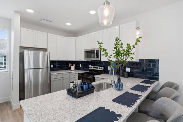 26800 Carronade Dr, Perrysburg, OH 43551
