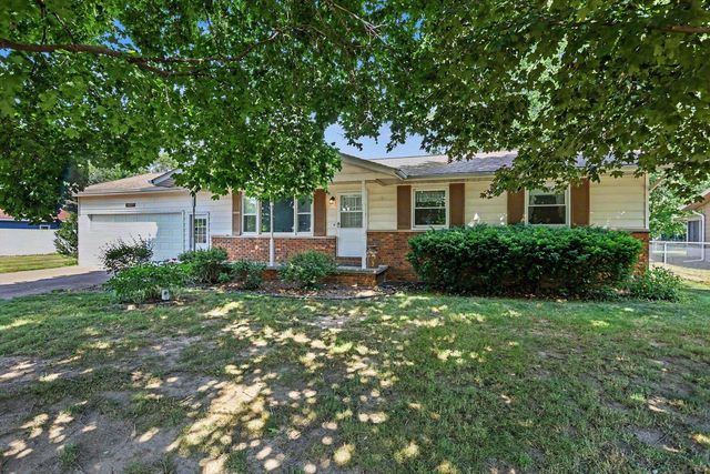 4823 Byron Dr, Vassar, MI 48768