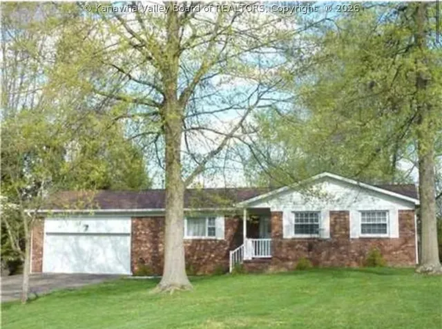 5 Lake Chadesa Dr, Hurricane, WV 25526