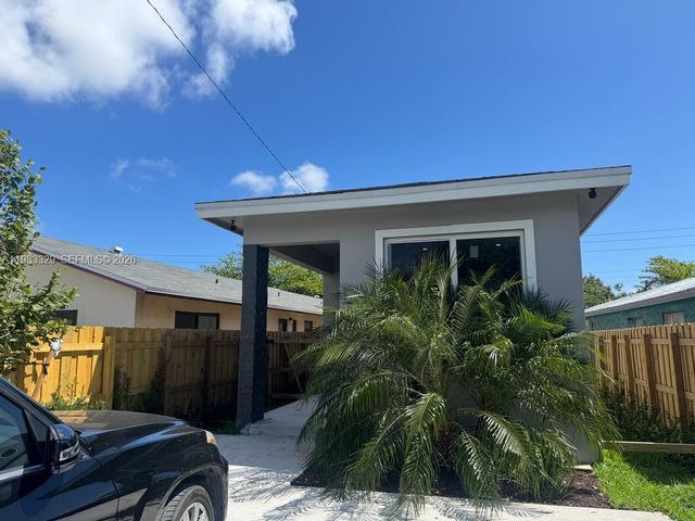 1028 NW 8th Ave, Fort Lauderdale, FL 33311