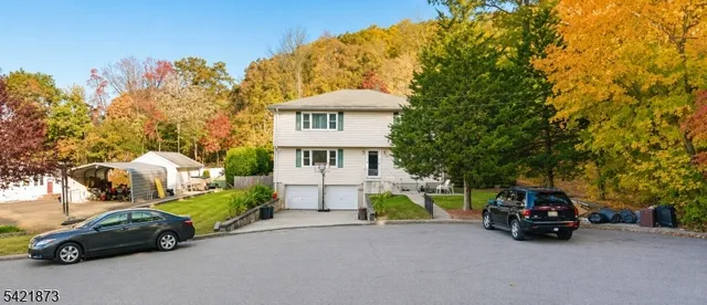 28 Carr St, Pompton Lakes, NJ 07442