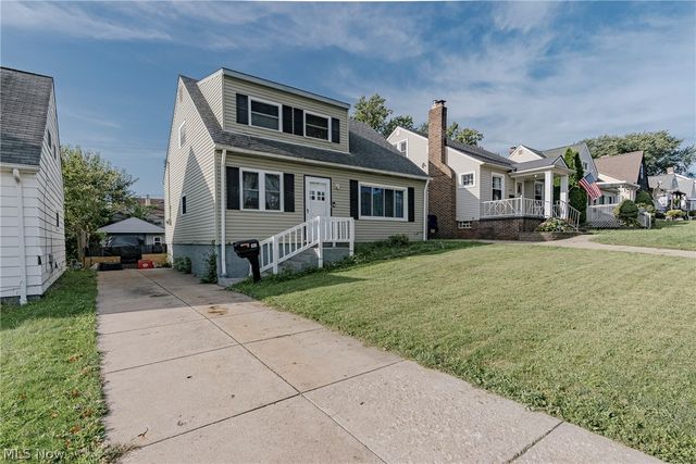 7611 Newport Ave, Parma, OH 44129