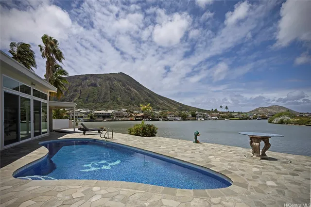 6977 Niumalu Loop, Honolulu, HI 96825