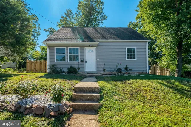 119 Colburn Dr, Manassas Park, VA 20111