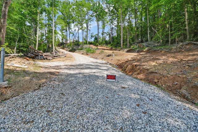 350 Old Hen Valley Rd, Oliver Springs, TN 37840