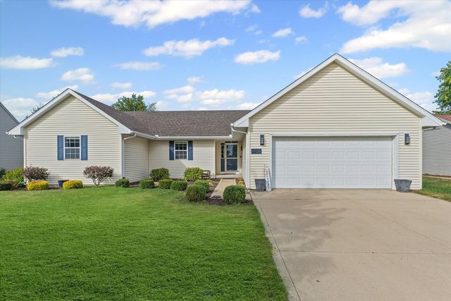 1708 Magnolia Dr, Saint Joseph, IL 61873