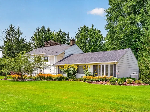 2161 County Line Rd #2, Holley, NY 14470