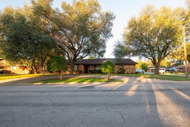 1803 Morris Ave, Sweetwater, TX 79556