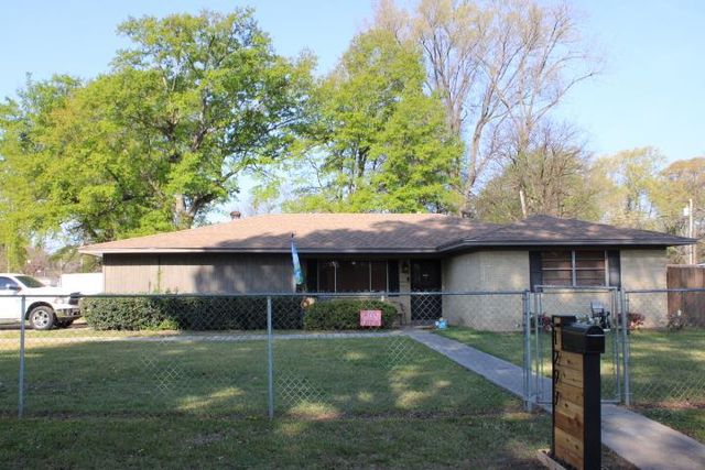 1297 John St, Greenville, MS 38703