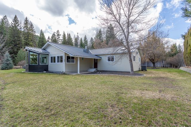 648 Blacktail Rd, Lakeside, MT 59922