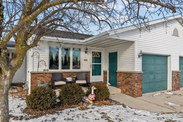 1414 Dutch COURT, Oostburg, WI 53070