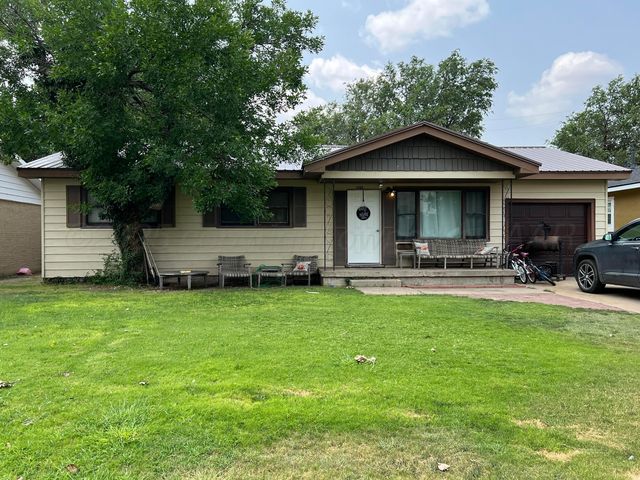2102 Indiana Dr, Perryton, TX 79070