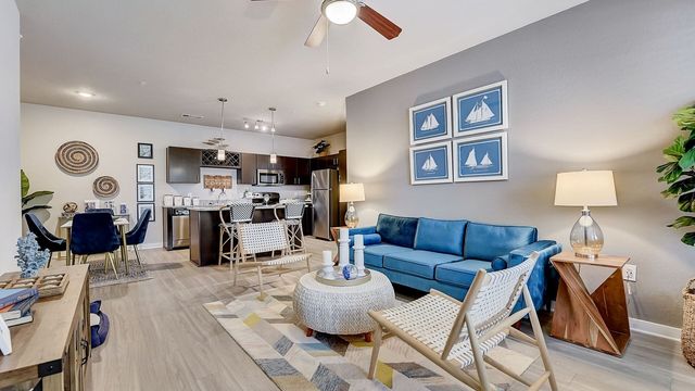 2010 Jennifer Dr #108, Davenport, FL 33837