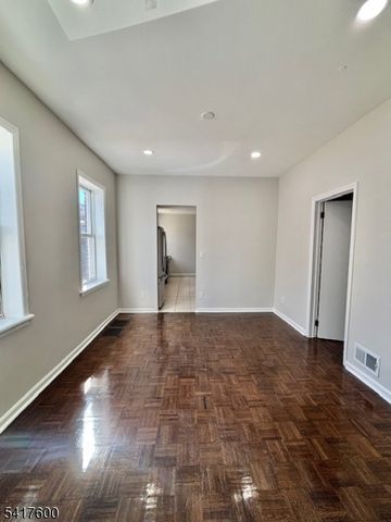 434 Franklin St #1, Elizabethport, NJ 07206