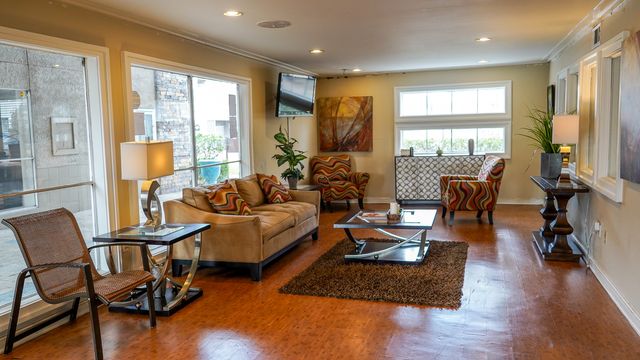 6425 Westheimer Rd #705, Houston, TX 77057