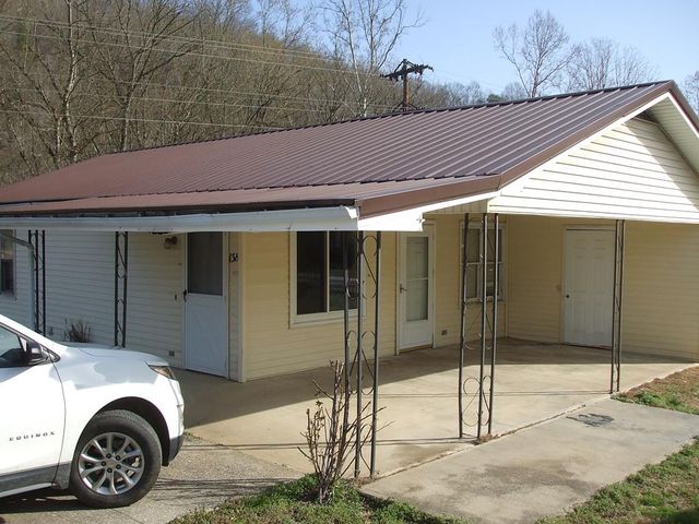138 Travis Dr, Thelma, KY 41260
