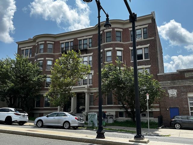 1682 Commonwealth Ave #2, Brighton, MA 02135