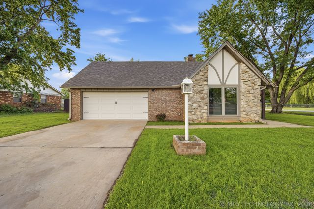 1007 W  D St, Jenks, OK 74037