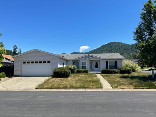 205 Red Cedar Ln, Cave Junction, OR 97523