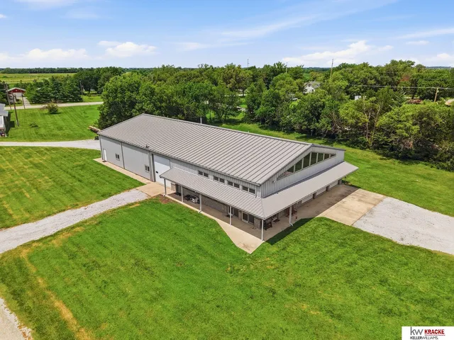 602 W  2nd St, Blue Springs, NE 68318