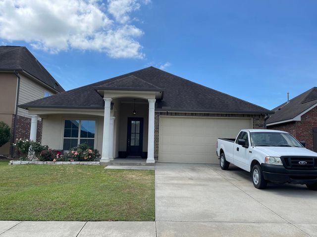 214 Forest Grove Dr, Youngsville, LA 70592
