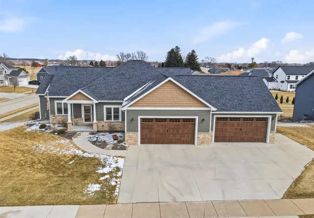 834 Evergreen Dr, Brownsville, WI 53006
