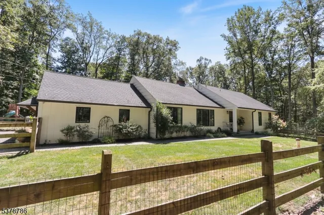 123 Cliffwood Rd, Chester, NJ 07930