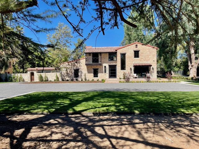 4689 N  Van Ness Blvd, Fresno, CA 93704