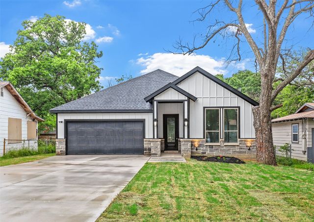2813 Canton Dr, Fort Worth, TX 76112