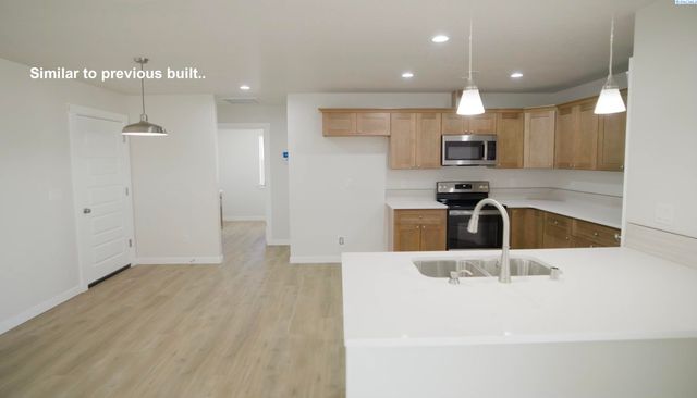 102 Luli St, Grandview, WA 98930