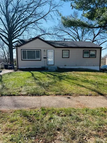 936 Highmont Dr, Saint Louis, MO 63135