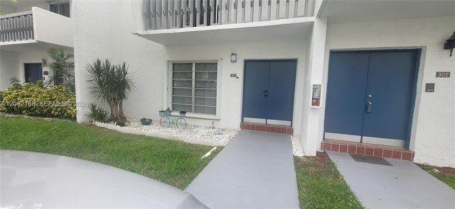 9430 SW 170th St #303, Palmetto Bay, FL 33157