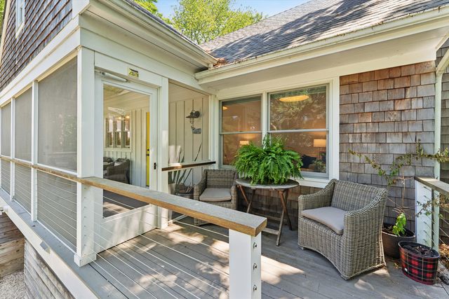104 Lake Dr, Southampton, NY 11968