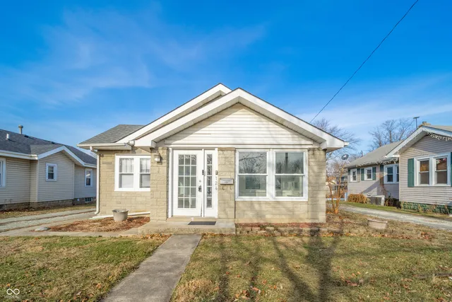 124 W  38th St, Anderson, IN 46013