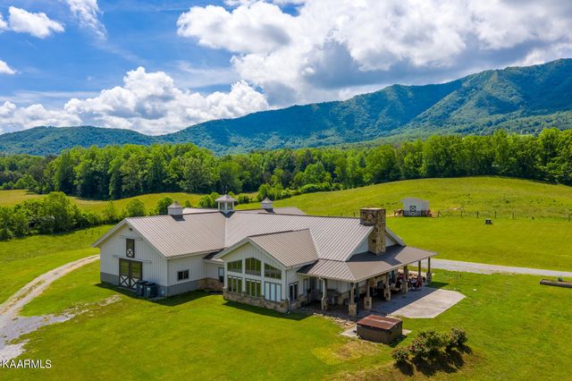 725 Dry Valley Rd, Townsend, TN 37882
