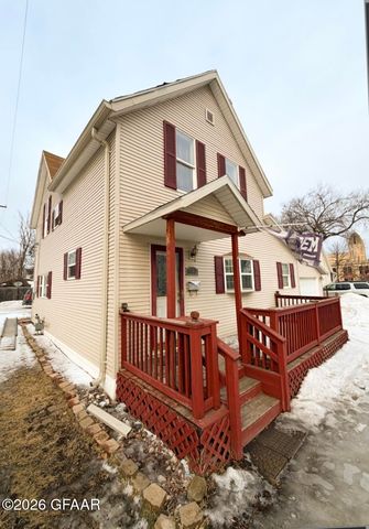 512 4th Ave S, Grand Forks, ND 58201