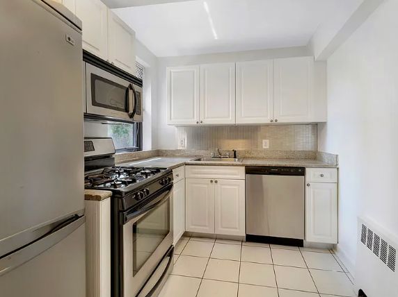 2240 80th St #2E, East Elmhurst, NY 11370