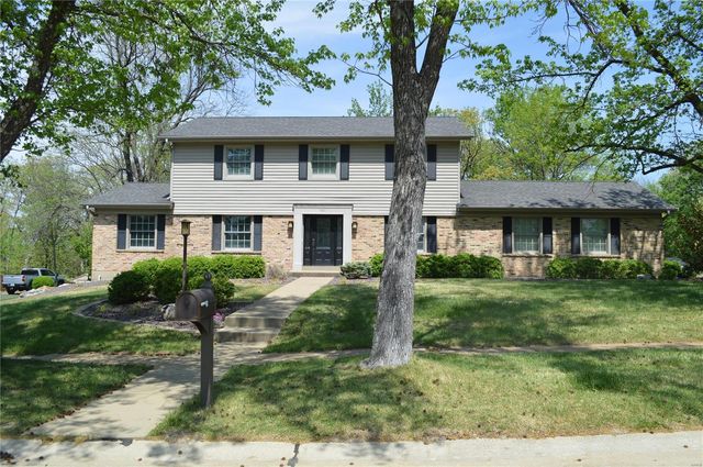 501 Richley Dr, Chesterfield, MO 63017