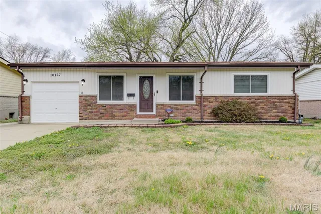 10127 Monarch Dr, Saint Louis, MO 63136